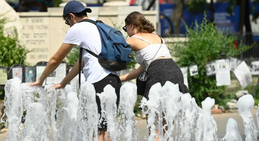 33-34 fokkal teszi be strandpapucsos lábát az ajtón a kánikula