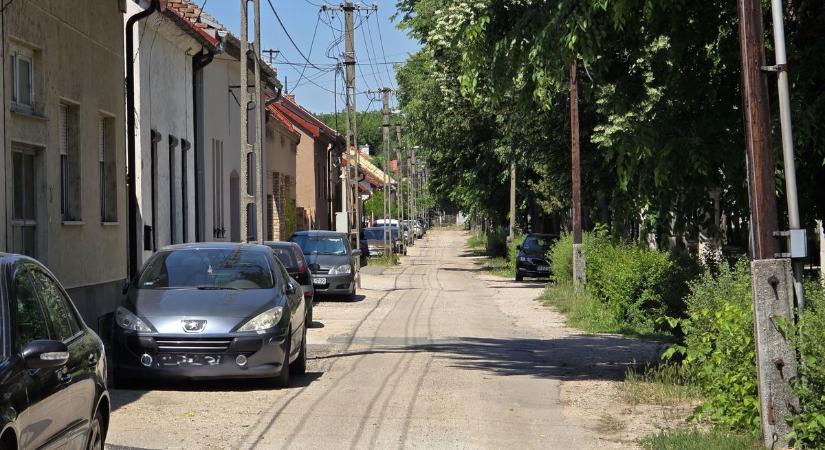 Sokakat bosszant a házuk előtt álló parkoló autó – ez a pontos jogszabály