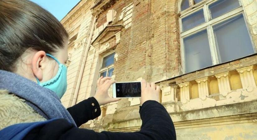 A belváros tele van elhanyagolt épületekkel és a kutyásokra is van panasz