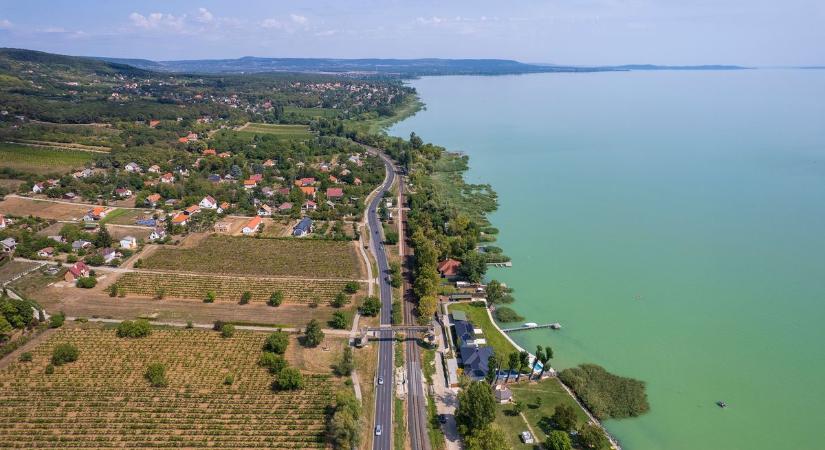 Egy asztalhoz ültek a civilek és a képviselők – napirenden a balatoni építkezések szabályozása