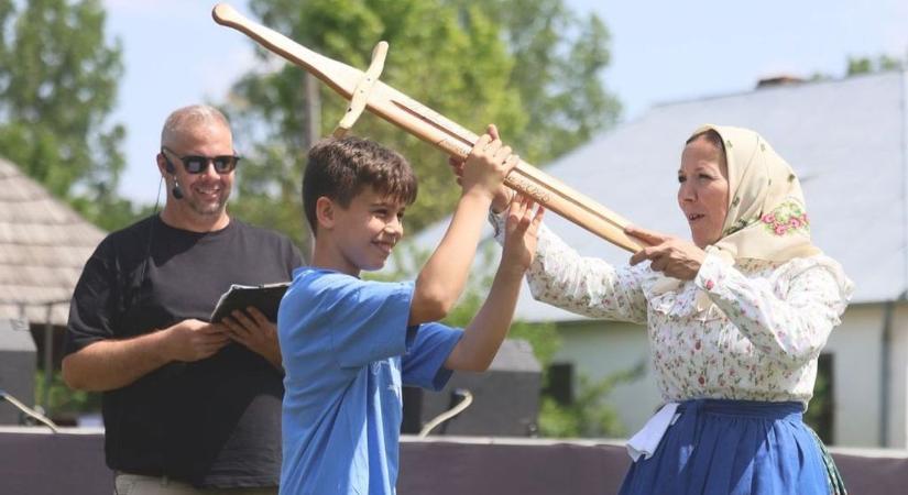 A múzeumfaluban ma királyt választanak – vétek lenne kihagyni!