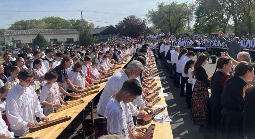 Így még biztosan nem hallhatta a Bajnokok Ligája himnuszát – világszámra készül hatszáz magyar citerás