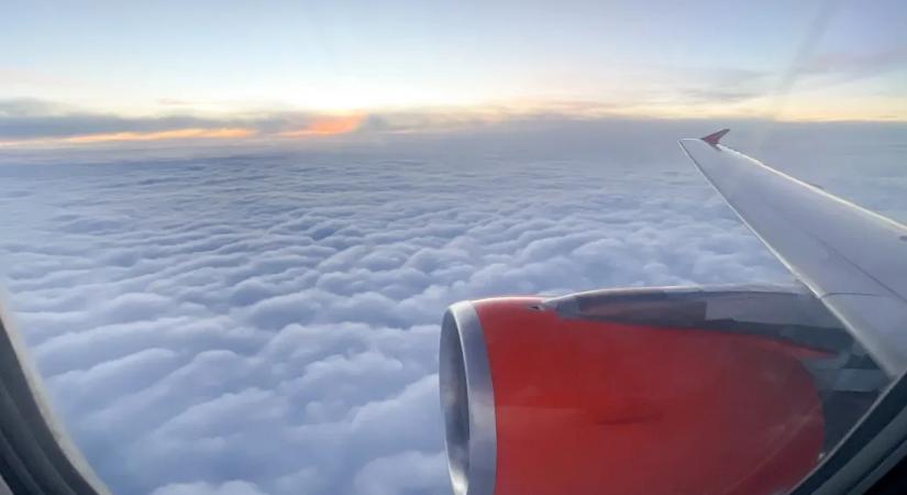 A feladott csomagjába tette a hordozható akksiját egy utas, kényszerleszállás hajtott végre az easyJet gépe