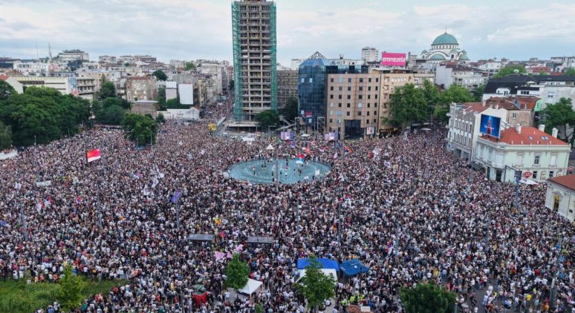 Vučić: Arra kényszerítenek, hogy én is a Slaviján tartsam a nagygyűlést