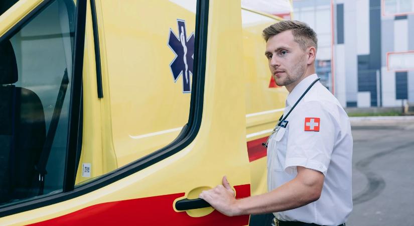 Mentősökön segítettek Barcson – váratlan összefogás született