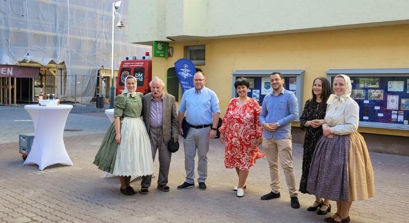 Mesebeli pincesor és élő közösség: Cák varázsa a Belsikátorban