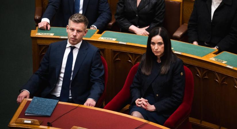 Magyar Péter az Orbán Anitának levelet író fideszeseknek: Szóljatok a bukott főnökötöknek, hogy itt vagyok én