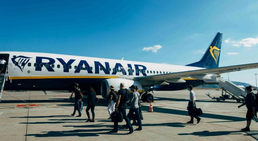 Két ital után stop? A Ryanair korlátozná az alkoholfogyasztást a reptereken