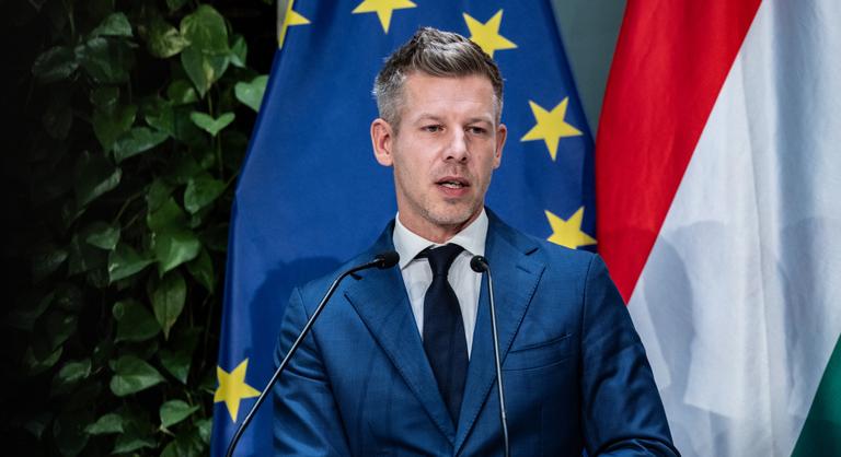 Magyar Péter üzent a „kedves gyáva, nevüket sem vállaló maffiózóknak”: Ne Orbán Anitát gyalázzák, itt vagyok én