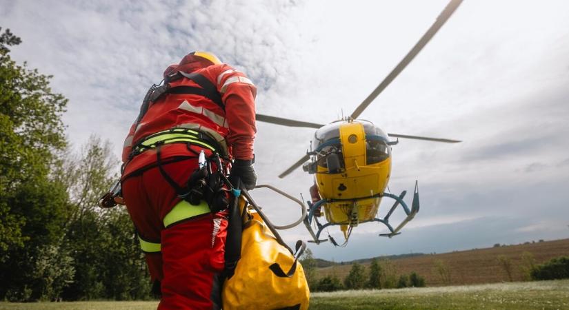 Súlyos a helyzet a Pilisnél – mentőhelikoptert is küldtek, jönnek a részletek