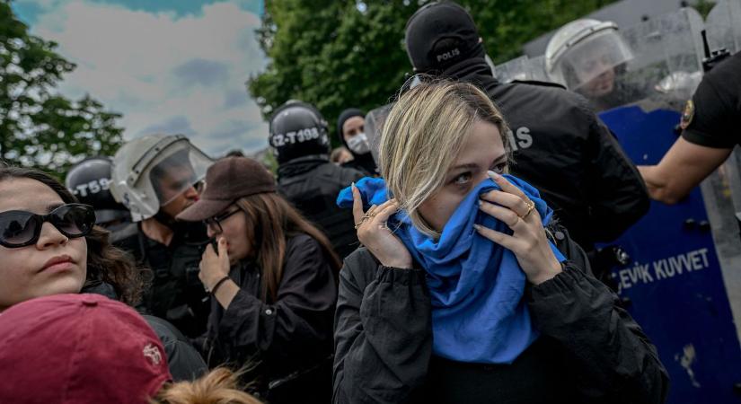 Drámai jelenetek Isztambulban: rendőrök törtek be a diákok által megszállt egyetemre