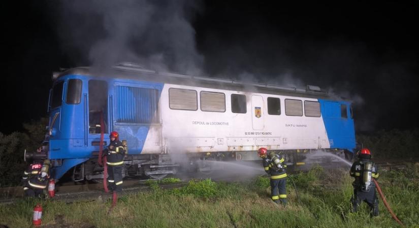 Tűz ütött ki egy személyvonat mozdonyában – A vagonokat leválasztották