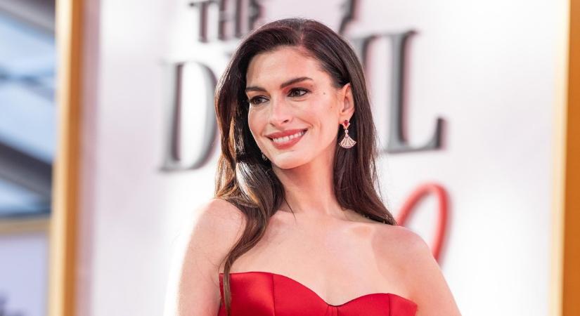 „Hányingerem lesz, ha erre gondolok” – Anne Hathaway reagált a plasztikai műtéteiről szóló pletykákra