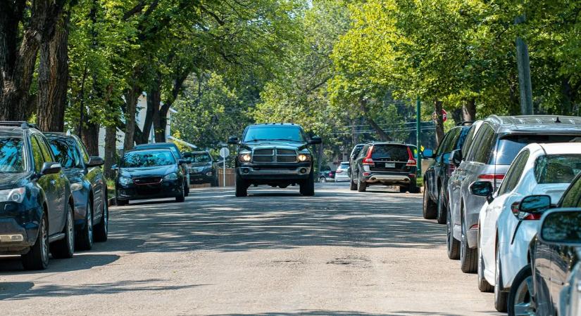 Más parkolt le a háza előtt? – ezt mondja a jogszabály