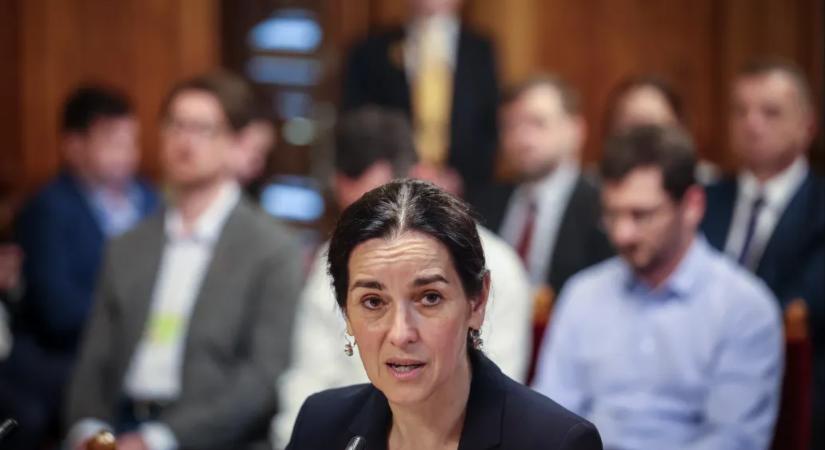 Orbán Anita: Az az áruló, aki jobban szereti a hazáját a politikai közösségénél, vagy az, aki az Orbán-kormány tagjaként tett az ország kifosztásáért?