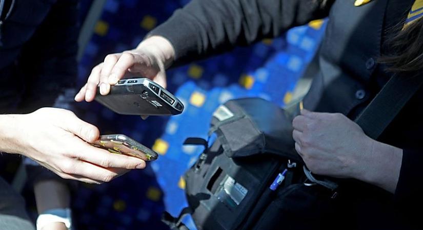 Ismét lehet jegyet vásárolni a pénztáraknál, az automatáknál és a MÁV-csoport járatainak fedélzetén