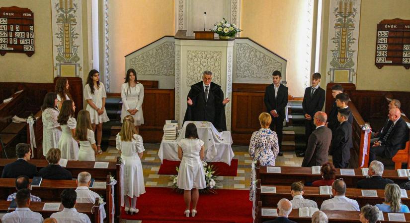 Konfirmáció a szombathelyi reformátusoknál: bizonyságot tettek hitük mellett