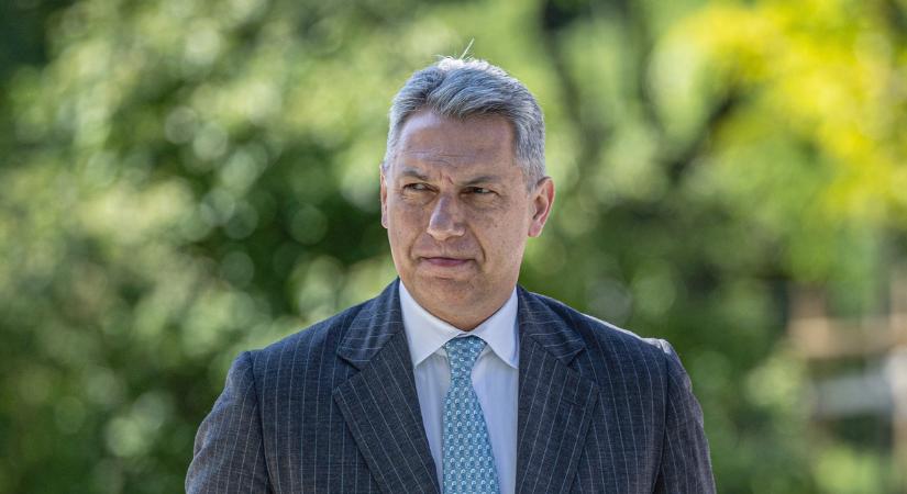 Most jött: bejelentette lemondását Lázár János