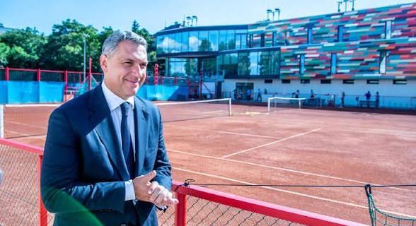 Lázár János távozik a „morálisan megújult teniszszövetség”éléről