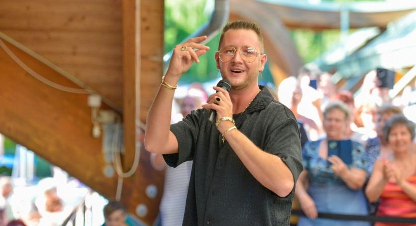Peter Sramek lehengerlő koncertje ebben a dunántúli fürdőben, ahol rekorddal robbant be a nyár - fotóval