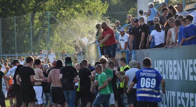 Rendőrt és mentőt is hívni kellett a Perutz–Haladás derbire (galéria)
