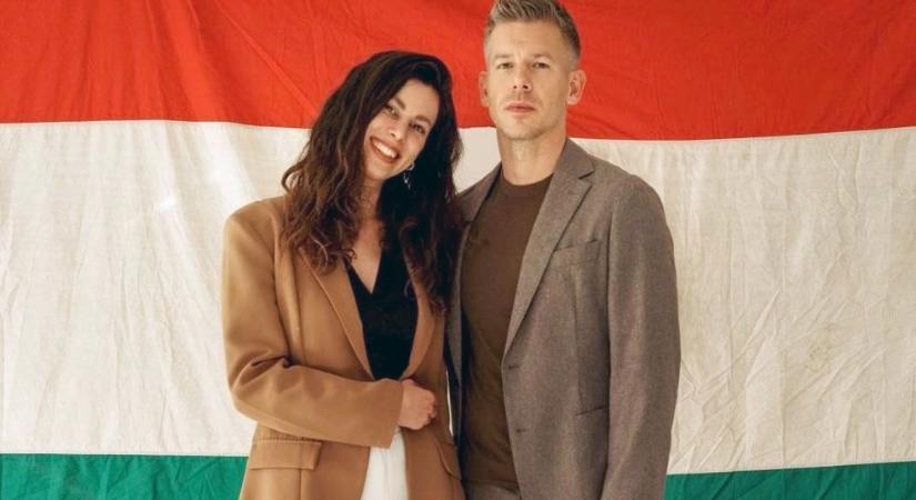 Magyar Péter egy csokor virággal várta a reptéren a barátnőjét - videó