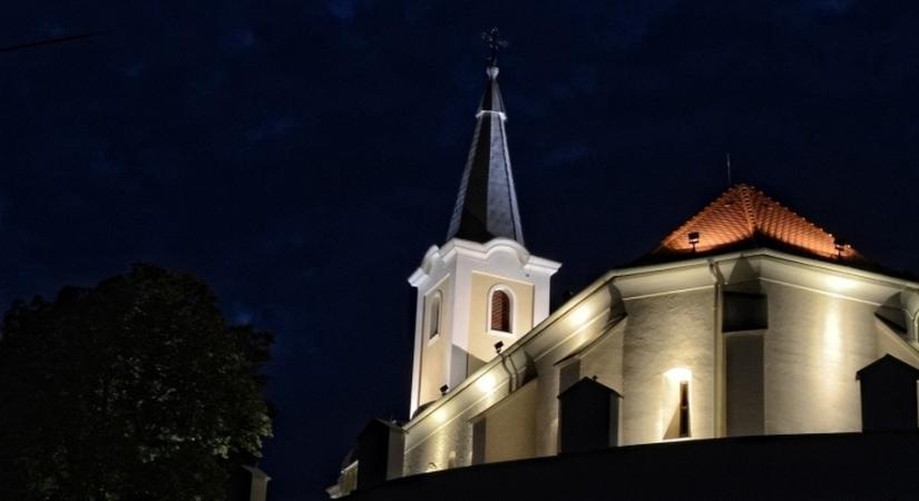 Túl a köveken: a Kárpát-medencei templomfelújítások valódi üzenete