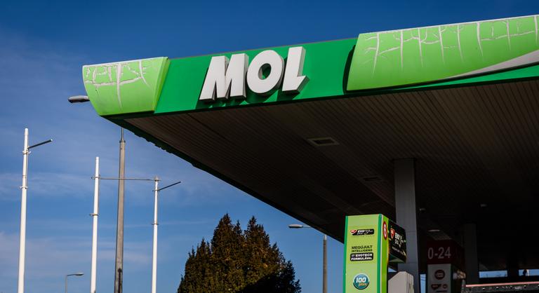 Közleményt adott ki a Mol a turisztikai csúcsszezon előtt a légiforgalom helyzetéről