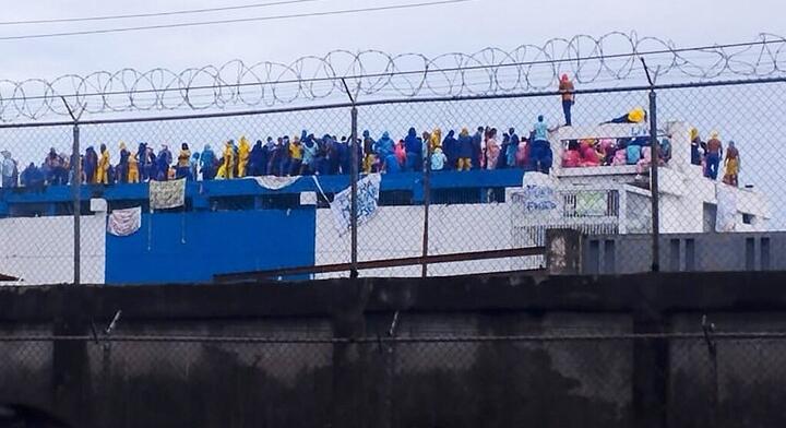 Fellázadtak a rabok egy venezuelai börtönben, az őrök tüzet nyitottak