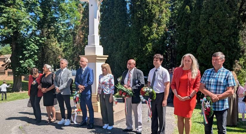A Szentlélek ünnepén emlékeztek a magyar hősökre Csábon
