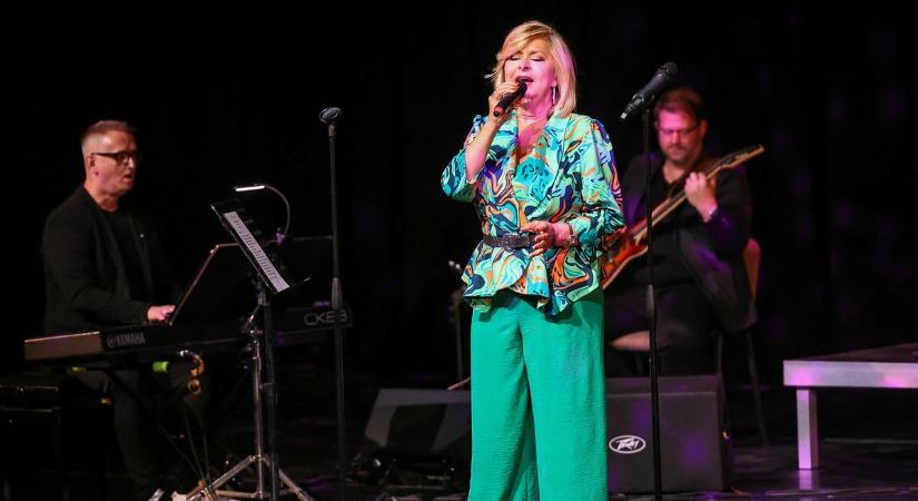 Szulák Andrea Cserháti Zsuzsa dalaival csalt könnyeket a szemekbe Szekszárdon