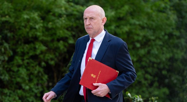 Megzavarták a brit védelmi miniszter repülőgépének navigációját az orosz határ közelében