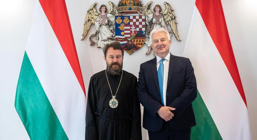 Kábítószer-birtoklás gyanújával őrizetbe vették Hilarion volt orosz metropolitát, aki Semjén Zsolt jóvoltából lett magyar állampolgár