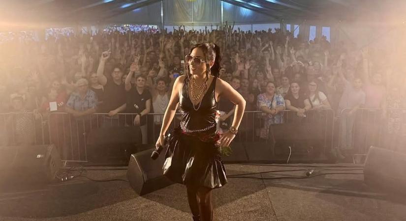 Kislángon is kigyúltak a csillagok: Nótár Mary és a Döndi Duó hatalmas bulit csinált (videó)