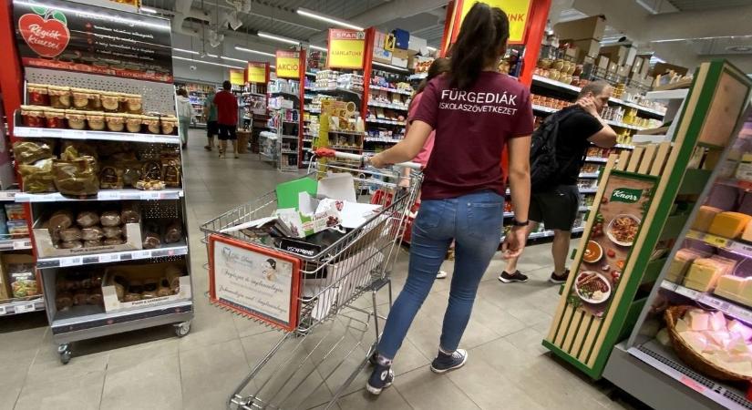 Milyen életkorban ciki otthon lakni? Már 20 évesen is? Megkérdeztük a debrecenieket! – videóval