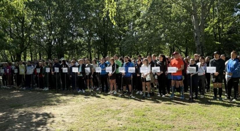 Rekordszámú jelentkezővel rajtolt az idei Országos Rendőr Tisza-tó Körüli Futóbajnokság
