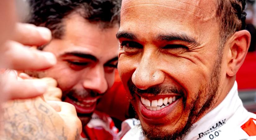 „Ez volt a legboldogabb napom a Ferrarinál” – Hamilton szerint kezd összeállni a csapat