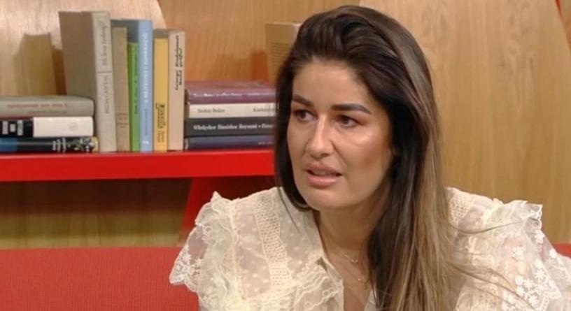 Madár szállt Singh Viki hajába
