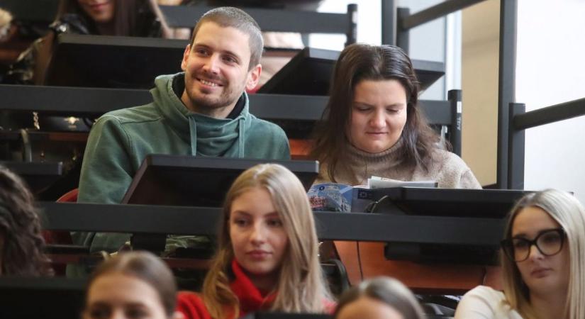 Szalay László Emlékéremmel tüntették ki a pécsi jogi kar professor emeritusát