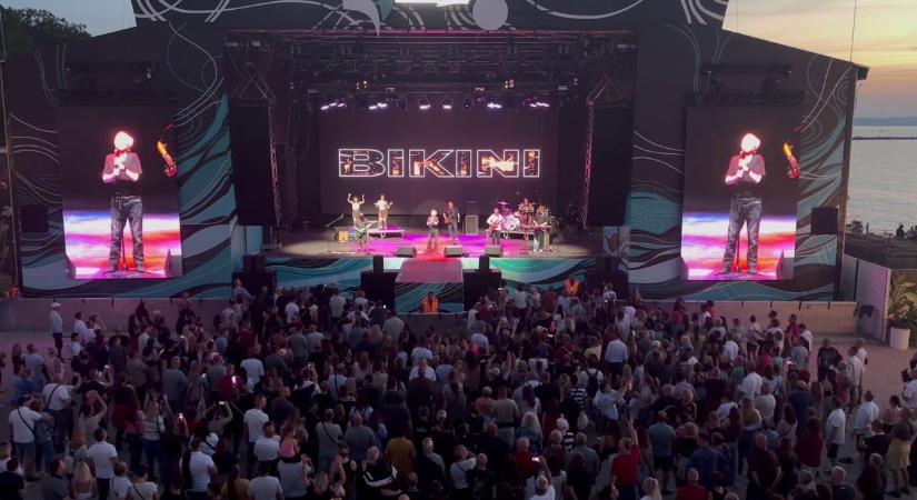 Telt házzal kezdte meg a koncert- és buliszezont a siófoki Plázs