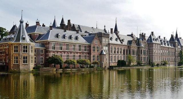 Impozáns épületegyüttes maradványai rejtőztek a holland parlament alatt