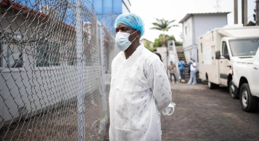Már több mint 900 ebolagyanús esetet azonosított a WHO a Kongói DK-ban