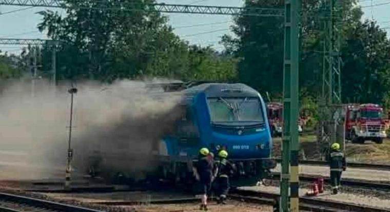 Kelenföldön kigyulladt egy mozdony, lezárták az állomást