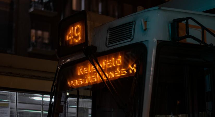 Lezárták Kelenföld vasútállomást, miután kigyulladt egy villanymozdony