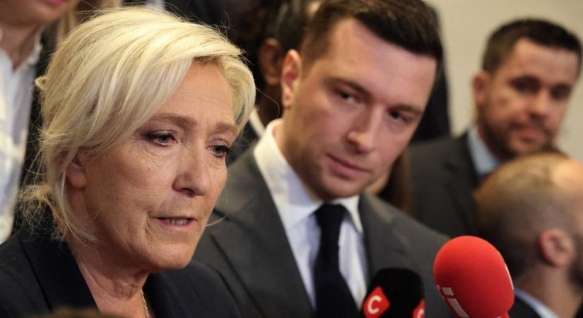 Hiába a rekordnépszerűség, a francia bankok nem akarnak hitelt adni Marine Le Pen pártjának