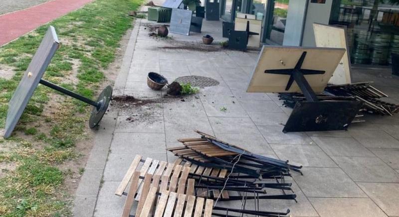 Botrány a Bikás-parkban: rommá verték a vendéglátóhelyet