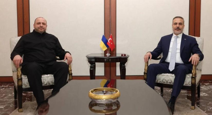 Umjerov az ukrán hadifoglyok hazatéréséről tárgyalt a török külügyminisztérium vezetőjével