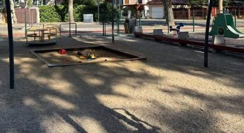 Örülhetnek a gyerekek, rég várt újítás érkezett a debreceni játszótérre