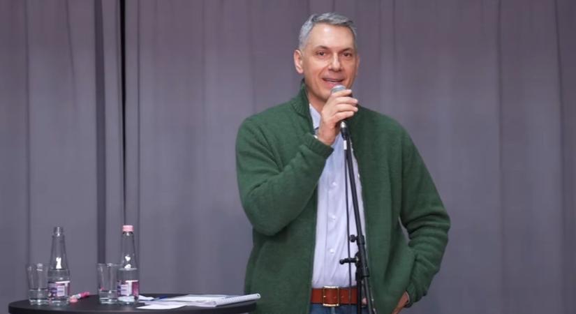 Lázár János körül is fogy a levegő, egyik tisztségéről lemondott