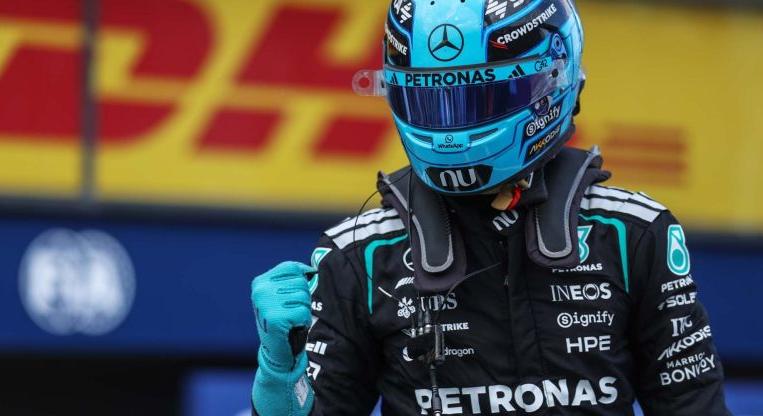 Őrjöngött George Russell a kiesése után, megbüntette az FIA